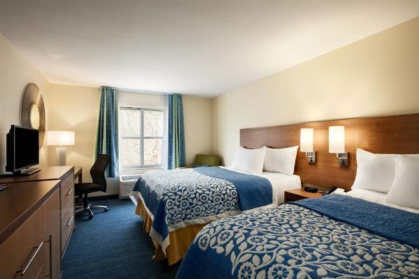 DAYS INN AND SUITES ALTOONA (Altoona)
